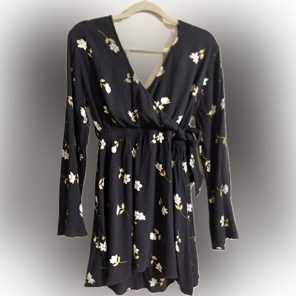 Billabong Floral Wrap Dress - Picture 2 of 11